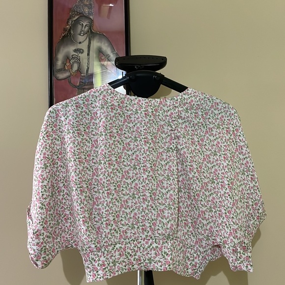 Chic and dainty floral crop top - Picture 3 of 12